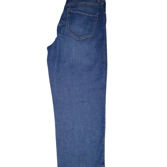 Gloria Vanderbilt NWT Capri Length Classic Rise Amanda Capri Medium Wash 653 724 - Picture 3 of 5